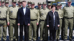  01.05.2017. Premier Beata Szydło i minister spraw wewnętrznych i administracji Mariusz Błaszczak po spotkaniu z funkcjonariuszami straży granicznej w Bielsku-Białej. PAP/Andrzej Grygiel