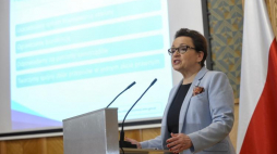 30.05.2017. Minister edukacji narodowej Anna Zalewska podczas konferencji prasowej "Finansowanie zadań oświatowych i rozwiązania dla nauczycieli - projekt nowej ustawy". PAP/Marcin Obara 