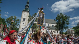 Procesja Bożego Ciała w Łowiczu. 15.06.2017. Fot. PAP/G. Michałowski
