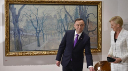 Prezydent Andrzej Duda z małżonką Agatą Kornhauser-Dudą podczas uroczystego wernisażu wystawy "Dziedzictwo" w Muzeum Narodowym w Krakowie. Fot. PAP/J. Bednarczyk