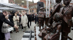  Trzeci w Europie, po Londynie i Berlinie, pomnik poświęcony dzieciom żydowskim z Kindertransportów. Gdańsk, 06.05.2009. Fot. PAP/A. Warżawa