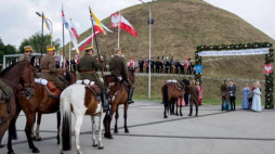 Obchody 80. rocznicy usypania Kopca Wyzwolenia w Piekarach Śląskich. Fot. PAP/A. Grygiel 