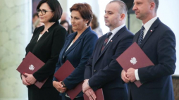 B. szefowa KPRP Małgorzata Sadurska, szefowa KPRP Halina Szymańska, wiceszef KPRP Paweł Mucha - pełnomocnik prezydenta ds. referendum dot. projektu nowej konstytucji i min. Wojciech Kolarski - pełnomocnik prezydenta ds. Narodowych Obchodów Setnej Rocznicy Odzyskania Niepodległości Rzeczypospolitej Polskiej. Fot. PAP/R. Guz