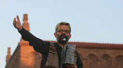 Dyrektor festiwalu Janusz Makuch podczas koncertu finałowego 20. Festiwalu Kultury Żydowskiej w Krakowie. 2010 r. Fot. PAP/S. Rozpędzik 