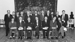 Warszawa, 1991-12-23. Zaprzysiężenie rządu premiera Jana Olszewskiego. Fot. PAP/D. Kwiatkowski