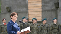 Premier Beata Szydło przemawia podczas obchodów 77. rocznicy pierwszej deportacji polskich więźniów politycznych do niemieckiego obozu Auschwitz. Oświęcim, 14.06.2017. Fot. PAP/J. Bednarczyk