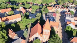 Archeolodzy w Pasłęku w poszukiwaniu sekretnego tunelu, który miałby łączyć zamek z kościołem. Źródło: Serwis wideo PAP