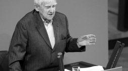 Daniił Granin. Fot. PAP/EPA