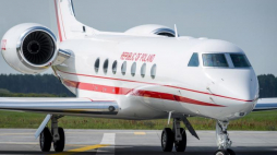 Na lotnisku w Bydgoszczy wylądował samolot Gulfstream G550. Nowa maszyna otrzymała imię "Generał Kazimierz Pułaski". Fot. PAP/T. Żmijewski