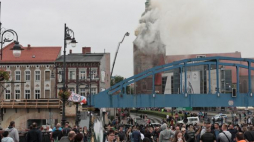  Strażacy walczą z pożarem katedry w Gorzowie Wielkopolskim. Fot. PAP/L. Muszyński