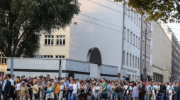 Marsz Pamięci, upamiętniający 75. rocznicę rozpoczęcia przez Niemców akcji likwidacyjnej getta warszawskiego, wyruszył ulicami Warszawy sprzed pomnika Umschlagplatz. Fot. PAP/R. Guz