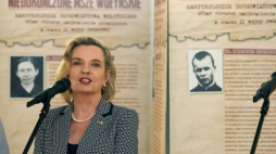 Minister Anna Maria Anders otworzyła w Sejmie wystawę pt. "Niedokończone Msze Wołyńskie". Fot. PAP/R. Pietruszka 