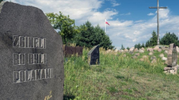 Pomnik poświęcony pamięci ofiar obławy augustowskiej przeprowadzonej w lipcu 1945 roku przez oddziały NKWD i SMIERSZ. Giby (woj.podlaskie). 10.07.2014 Fot. PAP/J. Ochoński