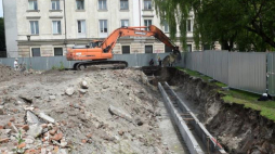 Teren budowy apartamentowca przy ul. Bohaterów Getta w Warszawie, w rejonie dawnego Pasażu Simonsa. Fot. PAP/R. Pietruszka 