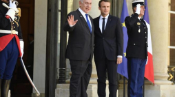 Prezydent Francji Emmanuel Macron i premier Izraela Benjamin Netanyahu. Fot. PAP/EPA