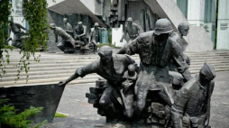Pomnik Powstania Warszawskiego 1944 na placu Krasińskich. Fot. PAP/W. Pacewicz 