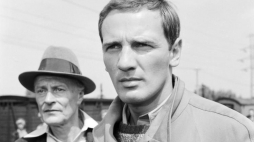 Karol Strasburger (P) i Saturnin Żórawski na planie serialu "Polskie drogi. 1975 r. Fot. PAP/CAF/W. Rozmysłowicz