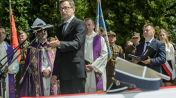 Wystąpienie prezesa IPN Jarosława Szarka podczas uroczystości pogrzebowych Leona Taraszkiewicza ps. Jastrząb. Fot. PAP/W. Pacewicz
