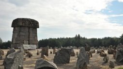 Pomnik-mauzoleum na terenie byłego niemieckiego obozu zagłady w Treblince. Fot. PAP/P. Piątkowski