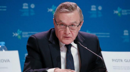 Wicepremier, minister kultury Piotr Gliński podczas konferencji prasowej w trakcie obrad 41. sesji Komitetu Światowego Dziedzictwa UNESCO. Fot. PAP/S. Rozpędzik 