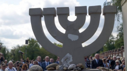 Uroczystości religijne na łódzkim cmentarzu żydowskim podczas obchodów 73. rocznicy likwidacji Litzmannstadt Getto. Fot. PAP/G. Michałowski 
