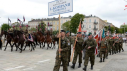 Uroczyste zakończenie 52. Marszu Szlakiem I Kompanii Kadrowej na pl. Wolności w Kielcach. Fot. PAP/P. Polak 