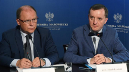 Wojewoda mazowiecki Zdzisław Sipiera (L) i mazowiecki wojewódzki konserwator zabytków Jakub Lewicki (P) podczas konferencji prasowej. 02.08.2017. Fot. PAP/R. Pietruszka