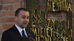 Wiceszef Kancelarii Prezydenta RP Paweł Mucha podczas uroczystej mszy św. w bazylice p.w. św. Brygidy w ramach obchodów 37. rocznicy Sierpnia '80 i powstania NSZZ "Solidarność" oraz 29. rocznicy gdańskich strajków z 1988 r. Fot. PAP/R. Pietruszka 