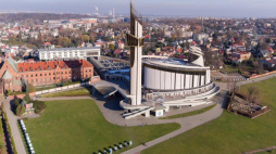 Sanktuarium Bożego Miłosierdzia w Krakowie Łagiewnikach. Fot. PAP/D. Radzimierski 