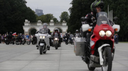 Z Warszawy wyruszył XVII Międzynarodowy Motocyklowy Rajd Katyński. Fot. PAP/T. Gzell