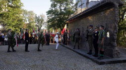 Uroczystość zorganizowana w hołdzie ludności cywilnej Woli przy pomniku Pamięci 50 tys. Mieszkańców Woli Zamordowanych przez Niemców podczas Powstania Warszawskiego. Warszawa, 05.08.2017. Fot. PAP/T. Gzell