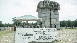 Uczestnicy uroczystości na terenie Muzeum Walki i Męczeństwa w Treblince. 02.08.2017. Fot. PAP/W. Pacewicz