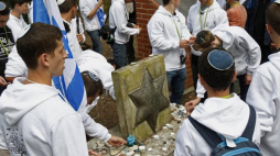 Obchody 76. rocznicy zagłady Żydów z Tykocina w Lesie Łopuchowskim. Fot. PAP/A. Reszko 
