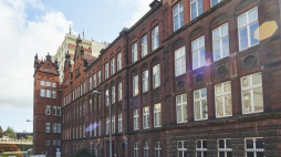 Rozpoczęła się eksploracja podziemi historycznego budynku Victoriaschule przy ul. Kładki w Gdańsku. Fot. PAP/D. Kulaszewicz