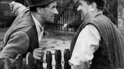 Kadr z filmu "Sami swoi". Nz. Władysław Hańcza (L), Wacław Kowalski (P). Źródło: FilmPolski.pl