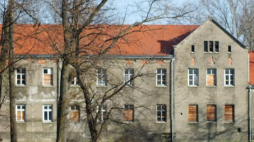 Lagerhaus - magazyn żywnościowy załogi SS KL Auschwitz-Birkenau. Źródło: Wikimedia Commons 