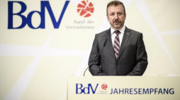 Przewodniczący BdV Bernd Fabritius. Fot. PAP/EPA