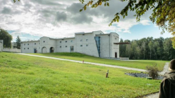 Zabytkowy zespół pałacowo-parkowy we wsi Gardzienice - siedziba Europejskiego Ośrodka Praktyk Teatralnych "Gardzienice". Fot. PAP/W. Pacewicz 