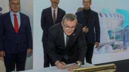 Podpisanie aktu erekcyjnego i wmurowanie kamienia węgielnego pod budowę Nowej Rotundy: wicepremier, minister kultury Piotr Gliński (C), wiceprezes NDI Jarosław Kołodziejski (C tył) i prezes Zarządu PKO Banku Polskiego S.A. Zbigniew Jagiełło (L), projektant z firmy Gowin&Siuta Bartłomiej Gowin (P) podczas PKO Banku Polskiego. Fot. PAP/P. Supernak 