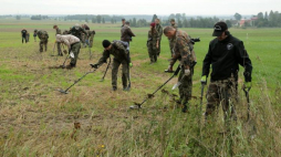 Badania archeologiczne na Polach Grunwaldzkich koło Łodwigowa. 11.09.2017. Fot. PAP/T. Waszczuk