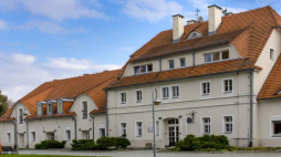 Neobarokowy zespół pałacowo-parkowy z XVIII w. w Krzyżowej, własność rodziny von Moltke do 1945 r.  Od 1998 r. wykorzystywany przez Fundację Krzyżowa jako Międzynarodowy Dom Spotkań Młodzieży. Fot. PAP/J. Undro 