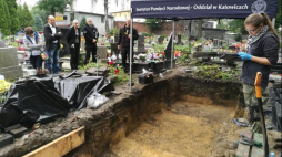 Prace poszukiwawczo-ekshumacyjne na cmentarzu w Katowicach przy ul. Panewnickiej. Fot. Biuro Poszukiwań i Identyfikacji IPN.