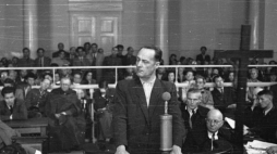 Płk Franciszek Niepokólczycki podczas procesu Zarządu Głównego Zrzeszenia Wolność i Niezawisłość. Kraków, 08.1947. Fot. PAP/CAF/W. Kondracki