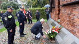 Uroczystości upamiętniające 75. rocznicę likwidacji żydowskiego getta pod Pomnikiem Ofiar Getta w Częstochowie. Fot. PAP/W. Deska