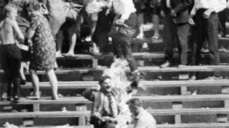 Dramatyczny protest Ryszarda Siwca. Stadion X-lecia. 08.09.1968. Fot. PAP/L. Łożyński