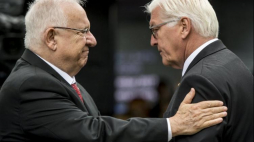 Prezydent Izraela Reuwen Riwlin (L) i prezydent Niemiec Frank-Walter Steinmeier. Monachium, 06.09.2017. Fot. PAP/EPA