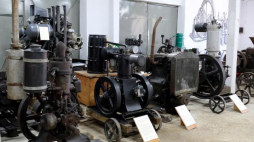 Eksponaty prezentowane na wystawie w Muzeum Silników Stacjonarnych i Techniki Rolniczej w Konieczkowej (Podkarpacie). Fot. PAP/D. Delmanowicz