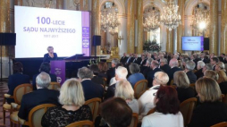 I prezes Sądu Najwyższego Małgorzata Gersdorf przemawia podczas obchodów 100-lecia SN na Zamku Królewskim w Warszawie. Fot. PAP/R. Pietruszka 