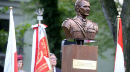 Odsłonięcie na warszawskim Żoliborzu pomnika gen. Stanisława Sosabowskiego. Fot. PAP/J. Turczyk