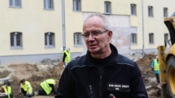 Szef Biura Poszukiwań i Identyfikacji IPN Krzysztof Szwagrzyk na miejscu prac archeologicznych na terenie byłego więzienia przy ul. Rakowieckiej w Warszawie. Fot. PAP/J. Kamiński